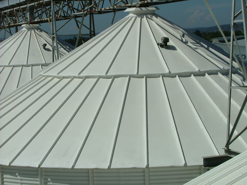 Step 7: Roof horizontal step-down joint filled with polyurethane mastic and overcoated with Glo-Mastic; the 